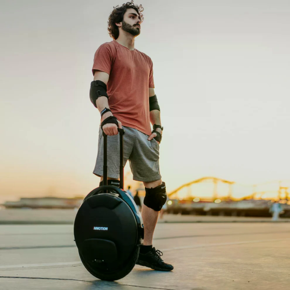 InMotion V8S (728Wh) - Rubber black color