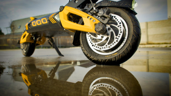 Môžem jazdiť s elektrickou kolobežkou v daždi?