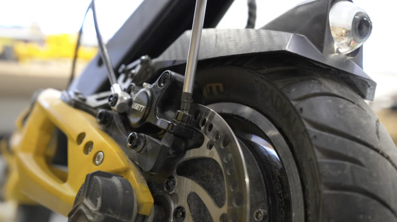 Ako odvzdušniť hydraulické brzdy na elektrokolobežke?